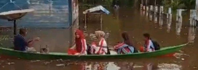 Banjir Bandang Terjang Kabupaten Bengkayang, Ratusan Kepala Keluarga Dievakuasi