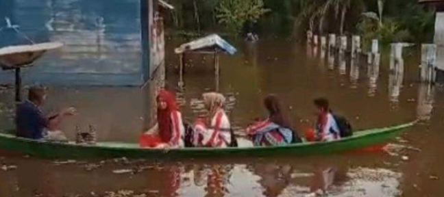 Banjir di Bengkayang Kalbar Menewaskan Batita, Saat Kejadian Korban Bermain di Teras Rumah